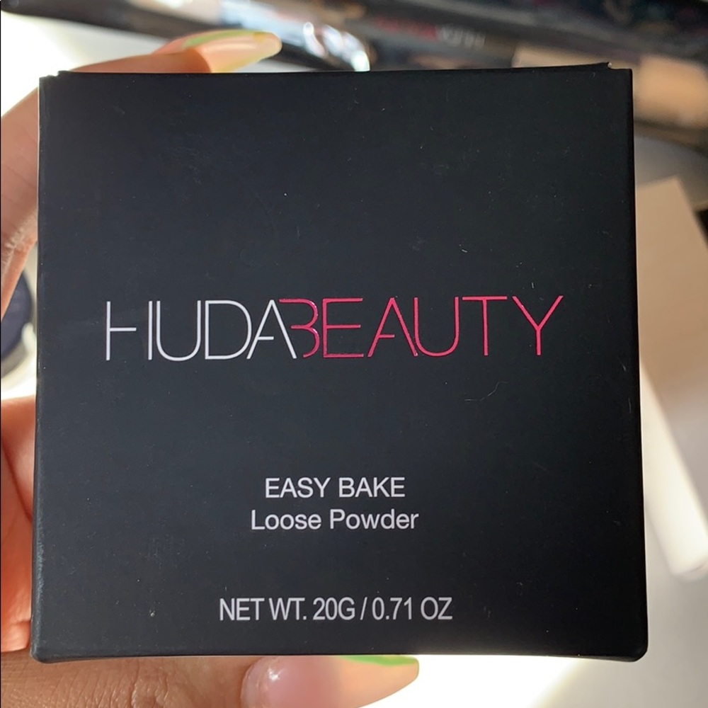 Hudson beauty loose powder